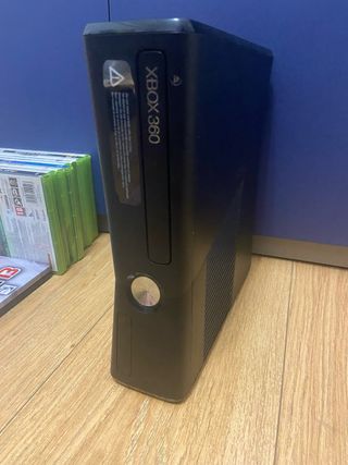 Xbox 360 256GB - 2 mandos y 9 juegos