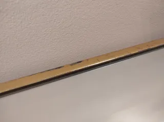 Consola dorada como desgastada