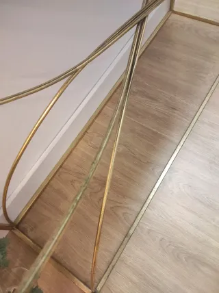 Consola dorada como desgastada