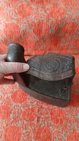 Plancha antigua de hierro fundido