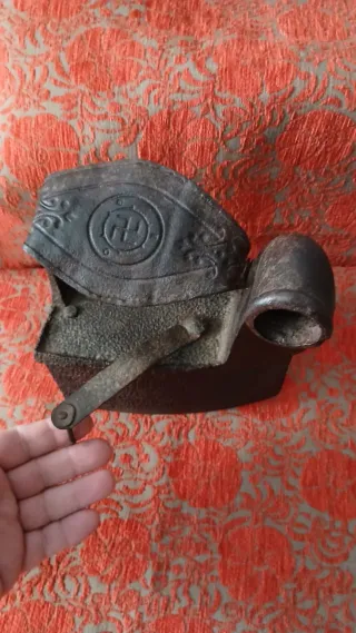 Plancha antigua de hierro fundido