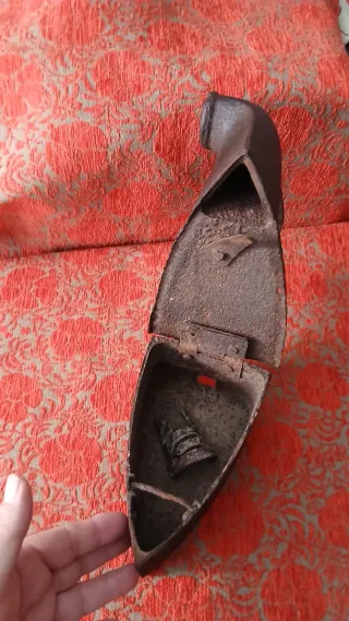 Plancha antigua de hierro fundido