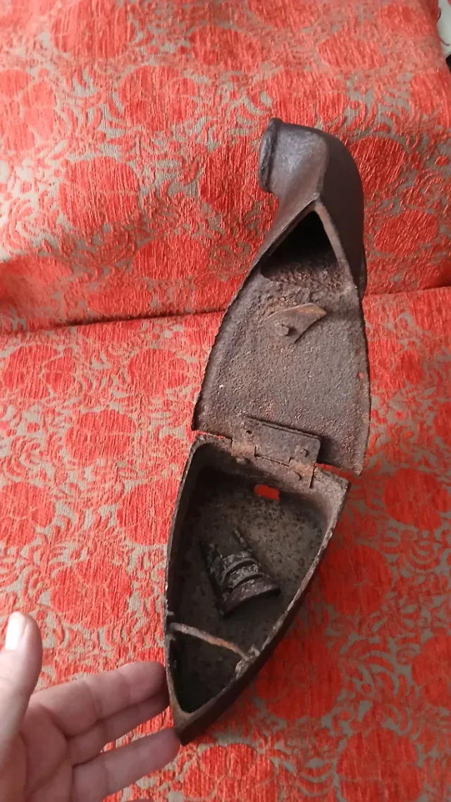 Plancha antigua de hierro fundido