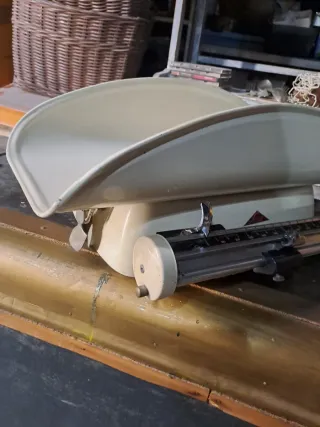 Báscula de farmacia vintage