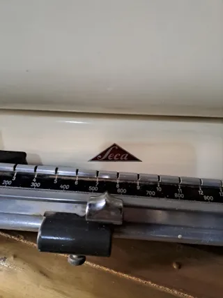 Báscula de farmacia vintage