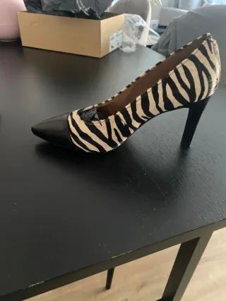 Zapatos de tacón cebra mimao