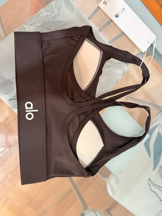 Top deportivo Alo Yoga marrón