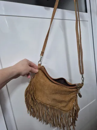 Bolso de ante con flecos