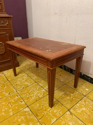 Mesa antigua de madera ideal para restaurar