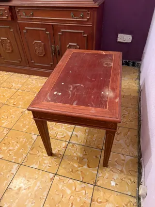 Mesa antigua de madera ideal para restaurar