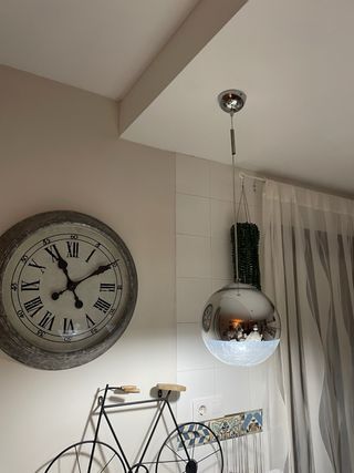 3 Lámparas colgante de cristal plateado.