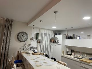 3 Lámparas colgante de cristal plateado.