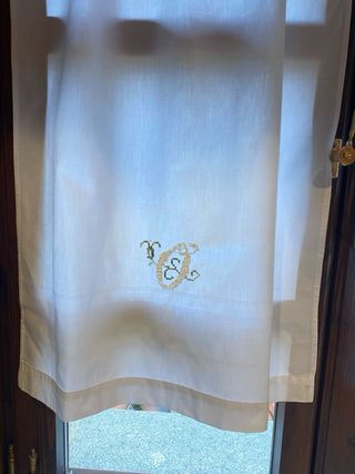 Cortinas bordadas a mano