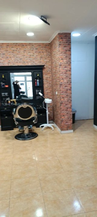 Se traspasa peluquería.