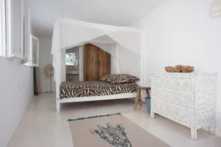 Cama Doble con Dosel y Colchón