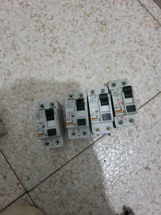 Interruptor magnetotérmico Merlin Gerin