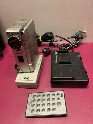 Videocámara JVC 100x con Docking Station y Mando