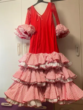 Traje de flamenca rojo y blanco