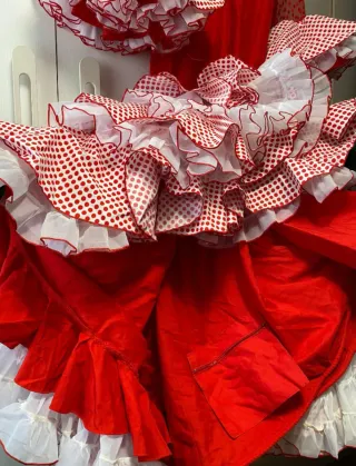Traje de flamenca rojo y blanco