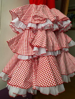 Traje de flamenca rojo y blanco