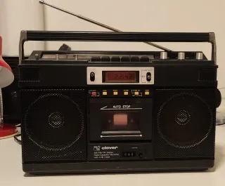 Boombox Clever AM/FM Radio Cassette LCD revisionat