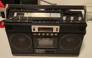 Boombox Clever AM/FM Radio Cassette LCD revisionat