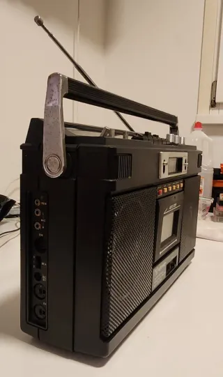 Boombox Clever AM/FM Radio Cassette LCD revisionat