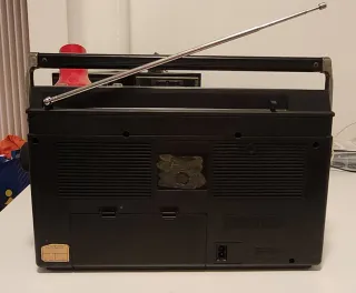 Boombox Clever AM/FM Radio Cassette LCD revisionat