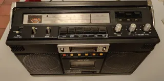 Boombox Clever AM/FM Radio Cassette LCD revisionat