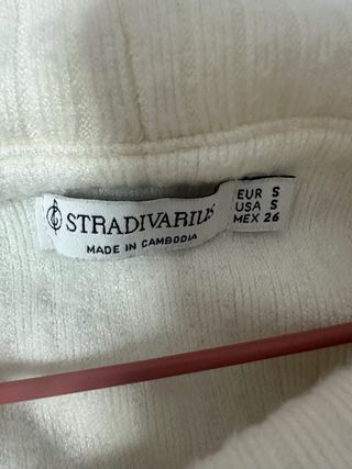 Top Stradivarius Hombros Descubiertos Blanco