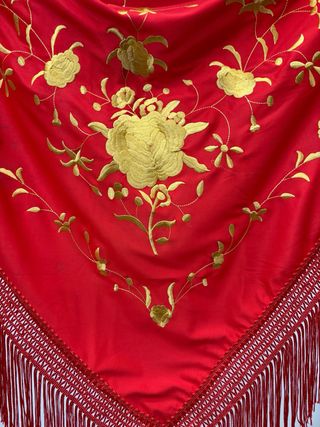 Mantón Flamenco Rojo Bordado Dorado