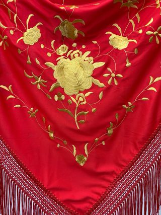 Mantón Flamenco Rojo Bordado Dorado
