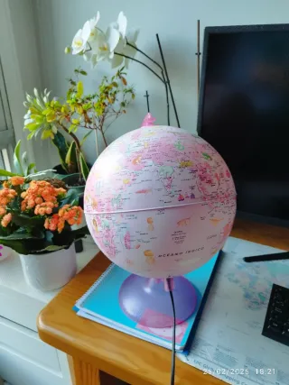 Lámpara Globo Terráqueo Rosa y Blanco