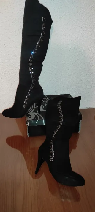 Botas altas de tacón preciosas