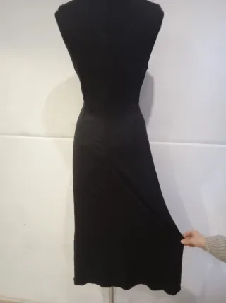 Vestido negro drapeado escote profundo