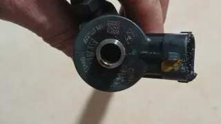 Inyector 1.6 R9M Vivaro Trafic Nissan 0445110546