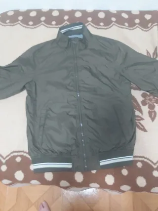 Chaqueta bomber verde oliva