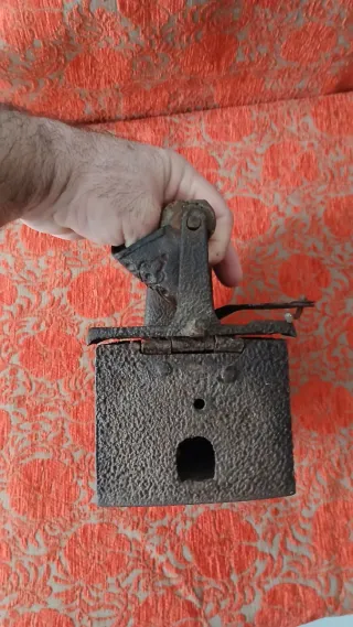 Antigua plancha de hierro