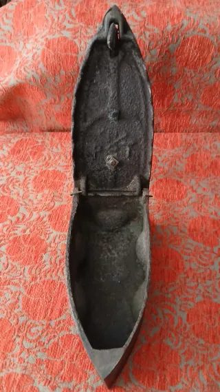 Antigua plancha de hierro