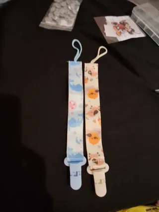 Prendedor de chupeta em tecido com estampas