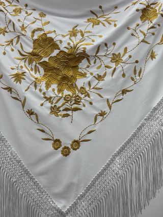 Mantón Flamenco Blanco Bordado Dorado