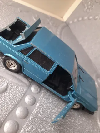 Miniatura Volvo 760 GLE Azul