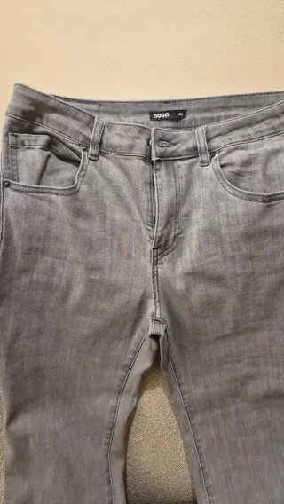 Pantalón loneta gris acampanado talla 40