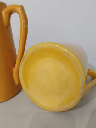 Jarras antiguas cerámica amarilla y blanca