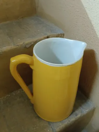 Jarras antiguas cerámica amarilla y blanca