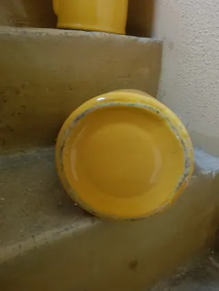 Jarras antiguas cerámica amarilla y blanca