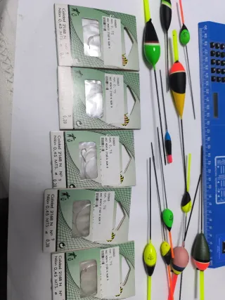 Plumas de pesca y anzuelos 5