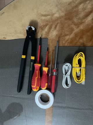 Lote herramientas: alicates, destornilladores, cab