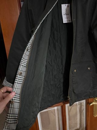 Parka Stradivarius verde multibolsillos