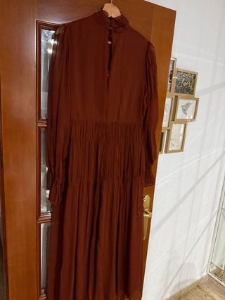 Vestido Mango plisado gasa marrón